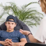 Adolescente conflictivo en terapia psicológica