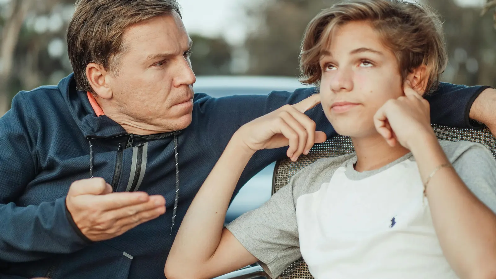Adolescente mostrando comportamiento agresivo