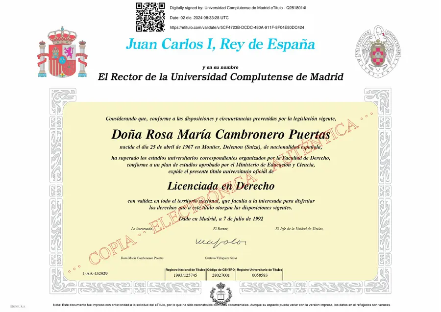 Título oficial de Licenciada en Derecho por la Universidad Complutense de Madrid