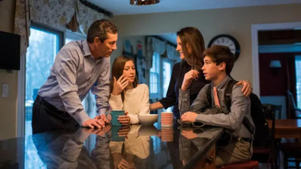 Adolescente mostrando comportamiento agresivo